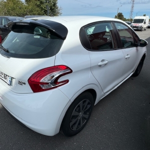 PEUGEOT
 208 PEUGEOT 208 E HDI 75 BMP5 BUSINESS