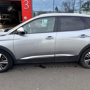 PEUGEOT NOUVEAU 3008 PEUGEOT 3008 II (2) 1.6 HYBRID 225 ALLURE PACK E-EAT8