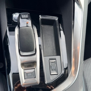 PEUGEOT NOUVEAU 3008 PEUGEOT 3008 II (2) 1.6 HYBRID 225 ALLURE PACK E-EAT8