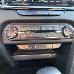 KIA XCEED  KIA XCEED (2) 1.6 GDI HYBRIDE RECHARGEABLE 141 PREMIUM DCT6